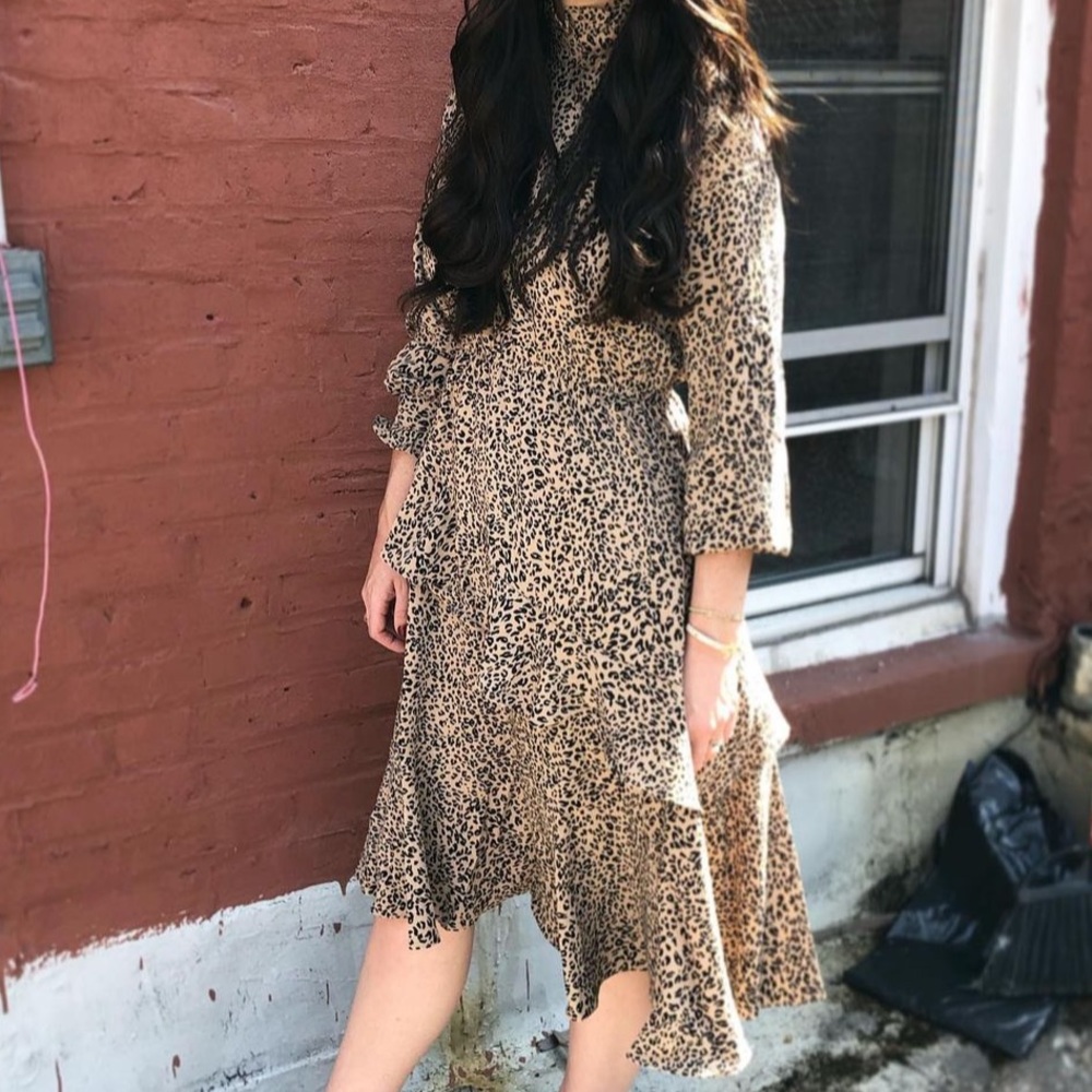 La Lavon | Long Sleeve Leopard Print Midi Dress